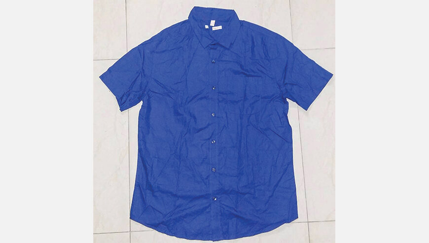 Men’s short sleeve shirt.